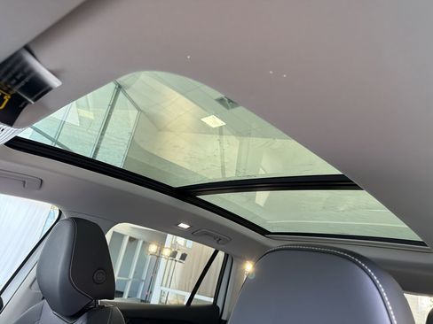 New 2026 Volkswagen Tiguan SE image 16