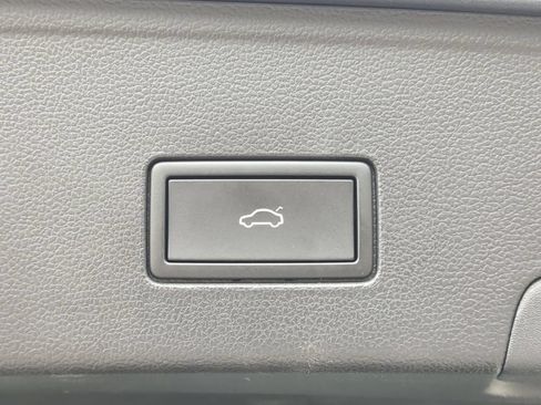Certified 2024 Volkswagen Atlas Cross Sport SE FWD image 10