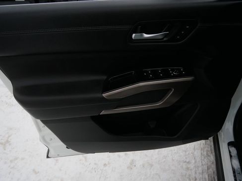 Used 2024 Nissan Pathfinder Platinum image 14