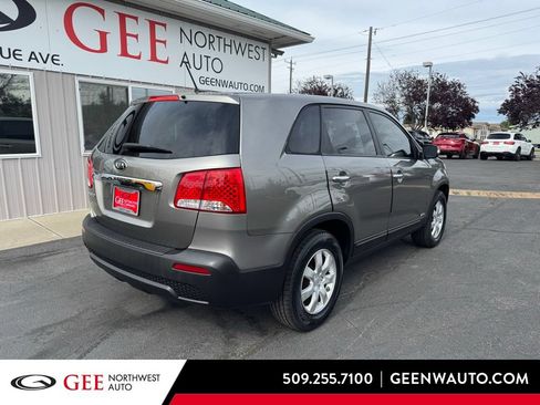 Used 2011 Kia Sorento LX AWD/4WD image 3