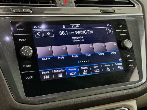 Used 2023 Volkswagen Tiguan SE image 21