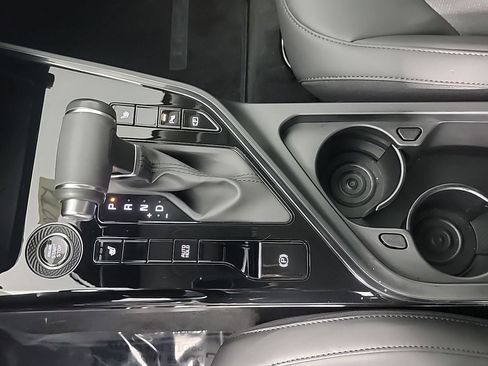 Used 2025 Kia Niro EX image 32