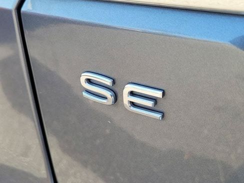 Certified 2024 Volkswagen Atlas SE FWD image 6