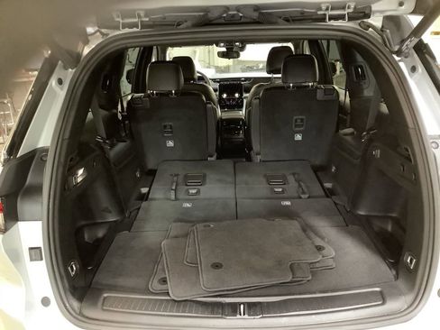 Used 2023 Jeep Grand Cherokee L Laredo image 14