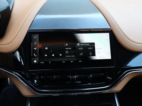 Used 2025 Aston Martin DBX 707 AWD/4WD image 28