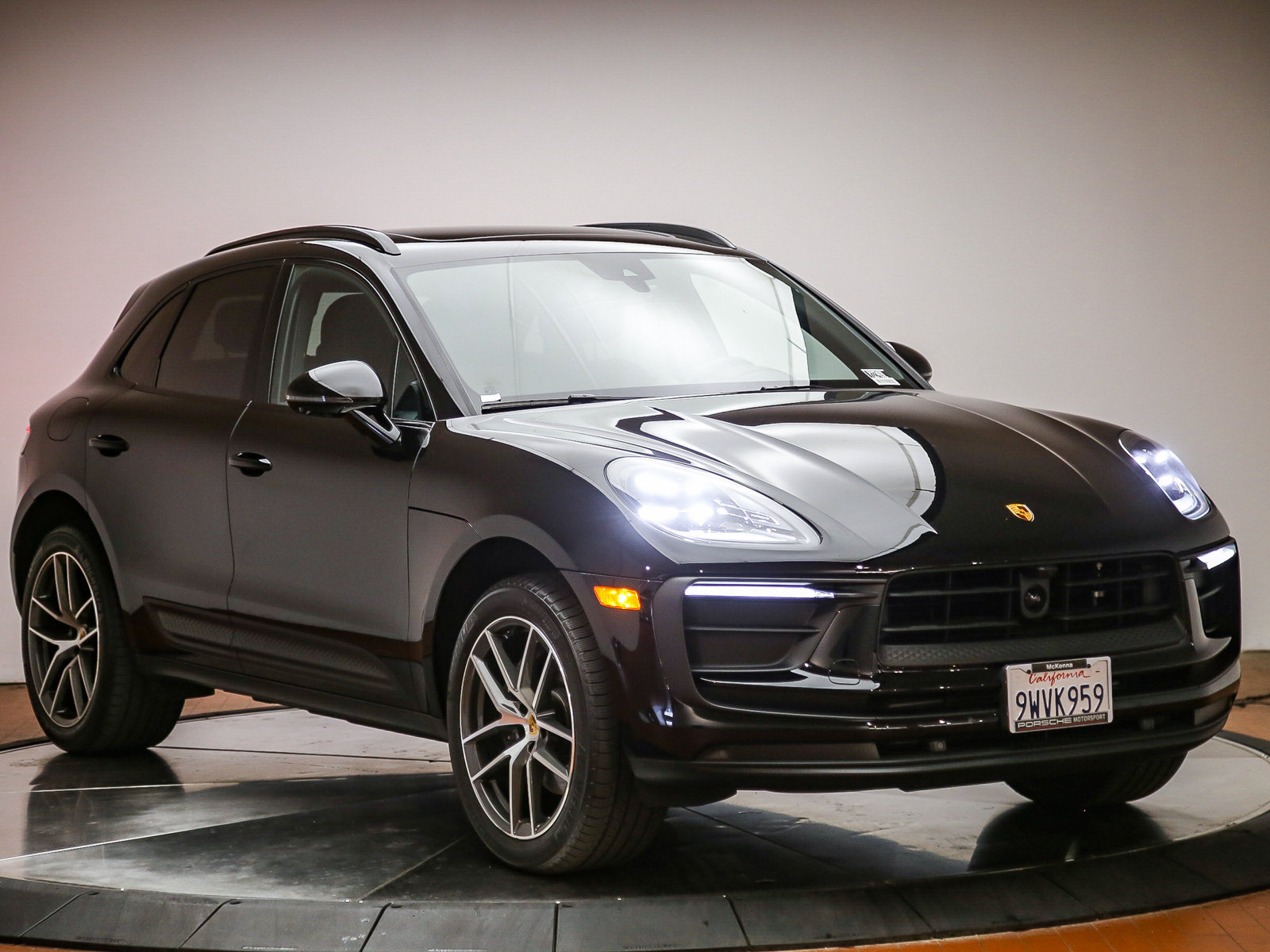 Certified 2026 Porsche Macan AWD/4WD image 9