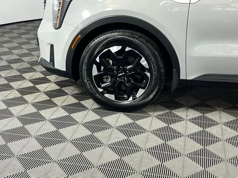 Used 2025 Kia Sorento S w/ Panoramic Sunroof Package image 13