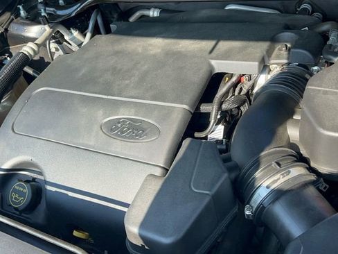 Used 2016 Ford Explorer XLT w/ Equipment Group 201A image 10