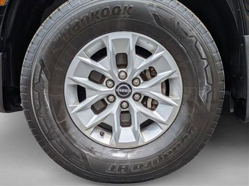 Used 2024 Nissan Frontier SV w/ Technology Package AWD/4WD image 23