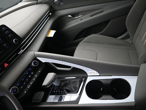 New 2026 Hyundai Elantra SEL Sport image 19