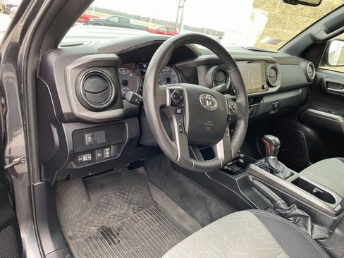 Used 2022 Toyota Tacoma TRD Sport image 13