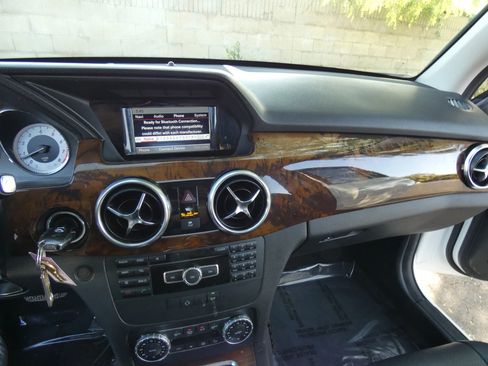 Used 2015 Mercedes-Benz GLK 350 2WD image 46