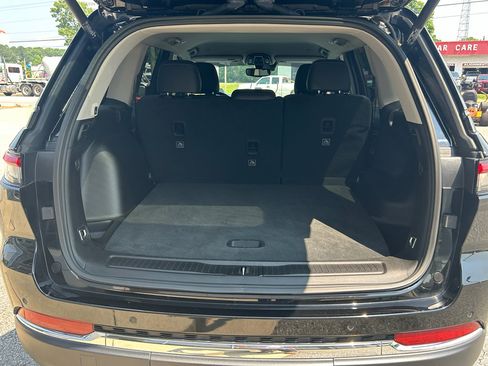 Used 2024 Jeep Grand Cherokee Limited image 9