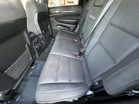 Used 2019 Jeep Grand Cherokee Laredo image 27