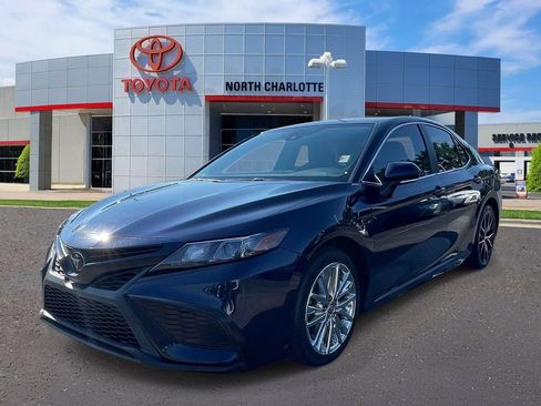 Used 2022 Toyota Camry SE FWD image 5