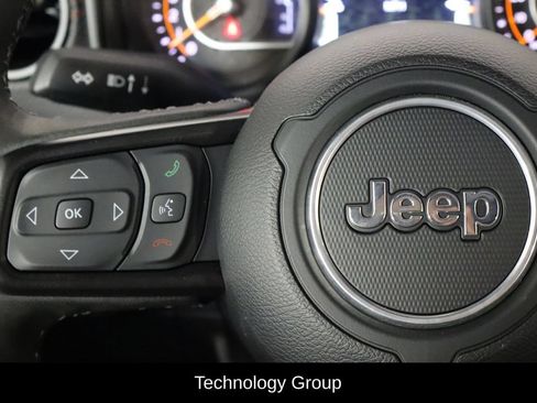 Used 2025 Jeep Gladiator Rubicon w/ Safety Group AWD/4WD image 8