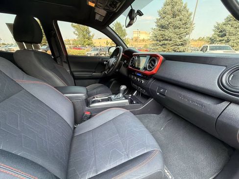 Used 2016 Toyota Tacoma TRD Off-Road w/ Premium & Technology Package AWD/4WD image 15
