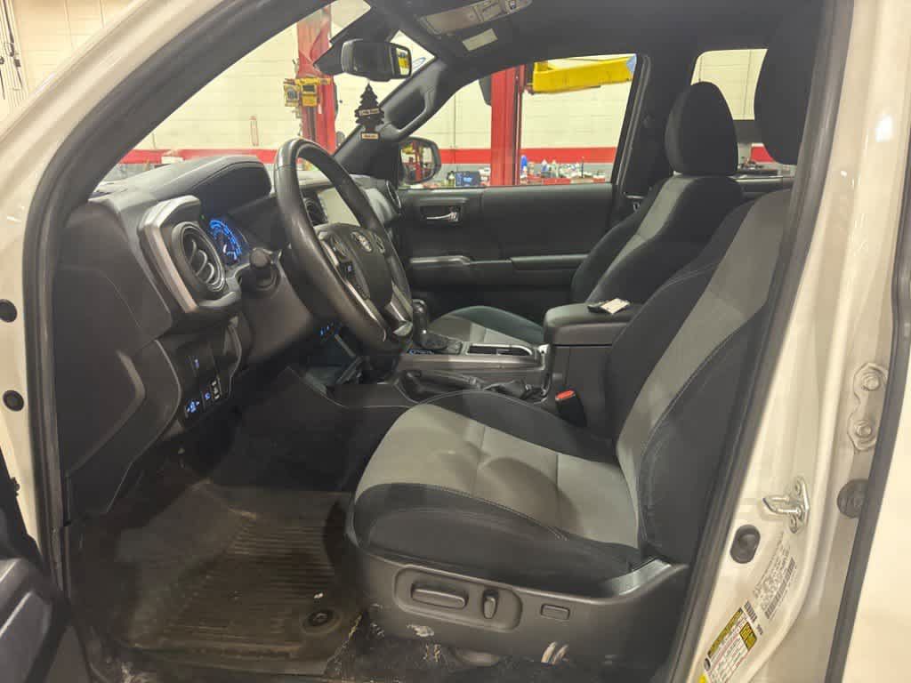 Used 2022 Toyota Tacoma TRD Off-Road w/ Technology Package RWD image 38