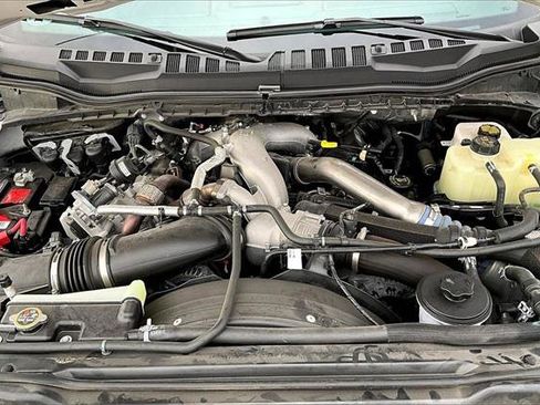 Used 2022 Ford F450 Platinum w/ FX4 Off-Road Package image 32