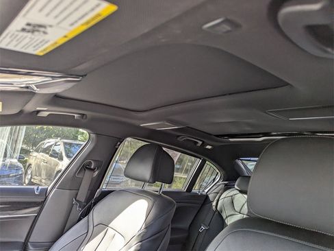 Used 2019 BMW 740i image 13