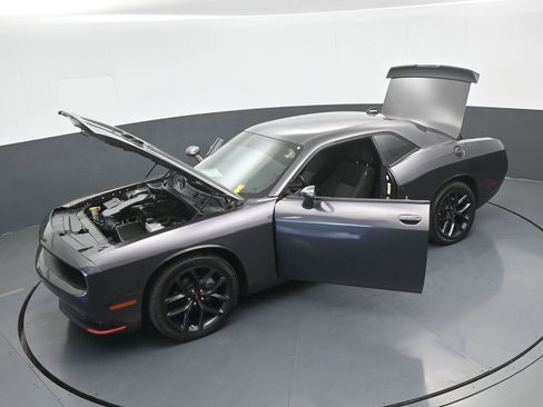 Used 2022 Dodge Challenger SXT w/ Driver Convenience Group RWD image 54