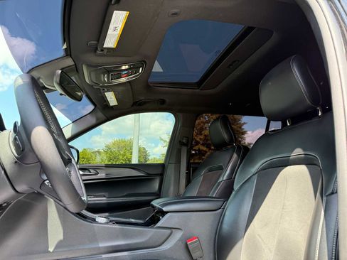 Used 2023 Jeep Grand Cherokee L Laredo AWD/4WD image 24