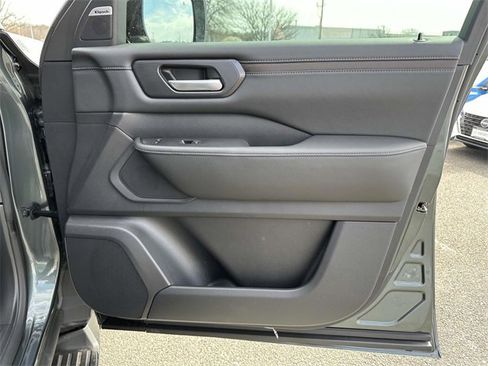 New 2025 Nissan Armada SL w/ Convenience Package image 8