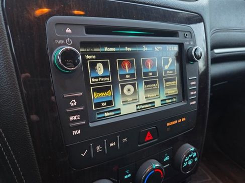 Used 2017 Chevrolet Traverse LT w/ Style and Technology Package image 10