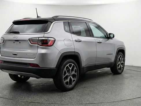 Used 2025 Jeep Compass Limited image 9