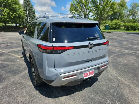 Used 2024 Nissan Pathfinder Platinum AWD/4WD image 3