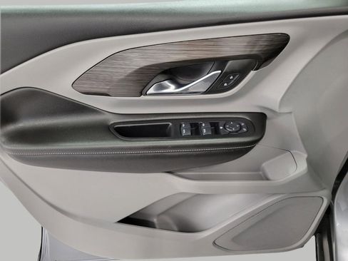 Used 2024 GMC Terrain SLE image 26