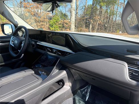 Certified 2025 INFINITI QX80 Sensory image 26