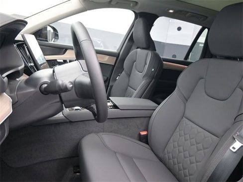 New 2026 Volvo XC90 B6 Plus w/ Protection Package Premier image 9