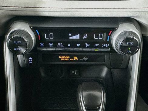 Used 2019 Toyota RAV4 XLE Premium FWD image 16