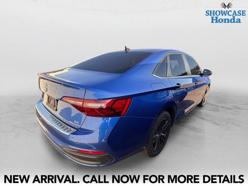 Used 2023 Volkswagen Jetta SE w/ Panoramic Sunroof Package FWD image 5