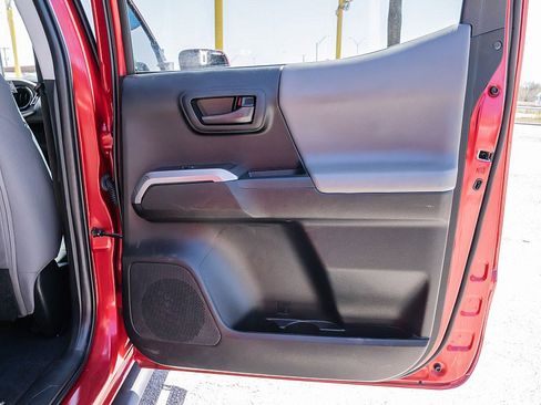 Used 2022 Toyota Tacoma SR5 RWD image 13