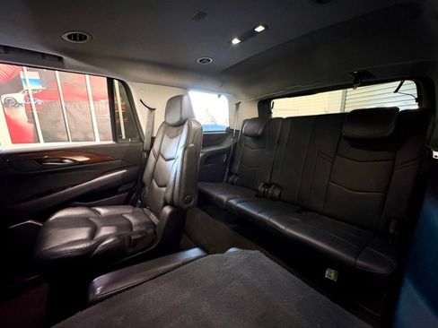 Used 2020 Cadillac Escalade Luxury w/ Escalade Sport Edition image 16