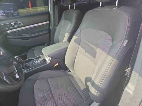 Used 2019 Ford Explorer XLT AWD/4WD image 2