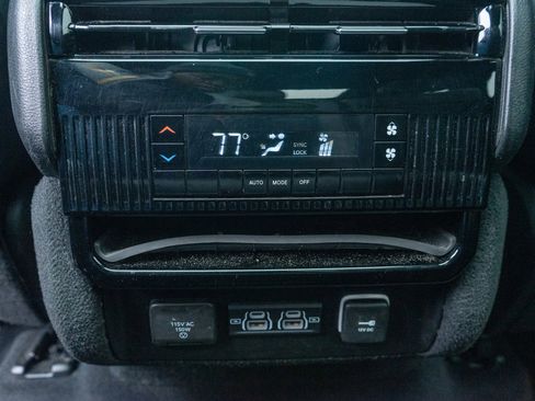 Used 2022 Jeep Wagoneer Series I w/ Premium Group I image 32