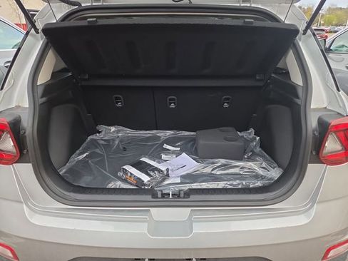 Used 2025 Hyundai Venue SEL FWD image 11