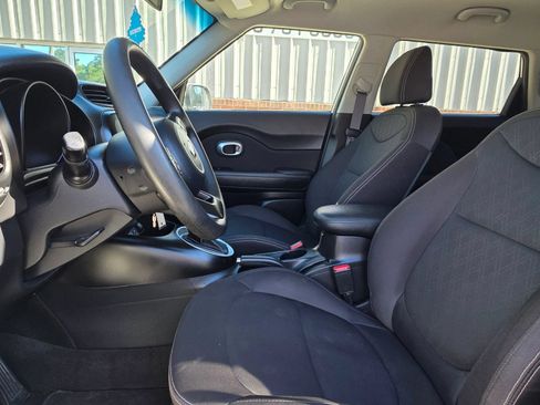 Used 2018 Kia Soul FWD image 11