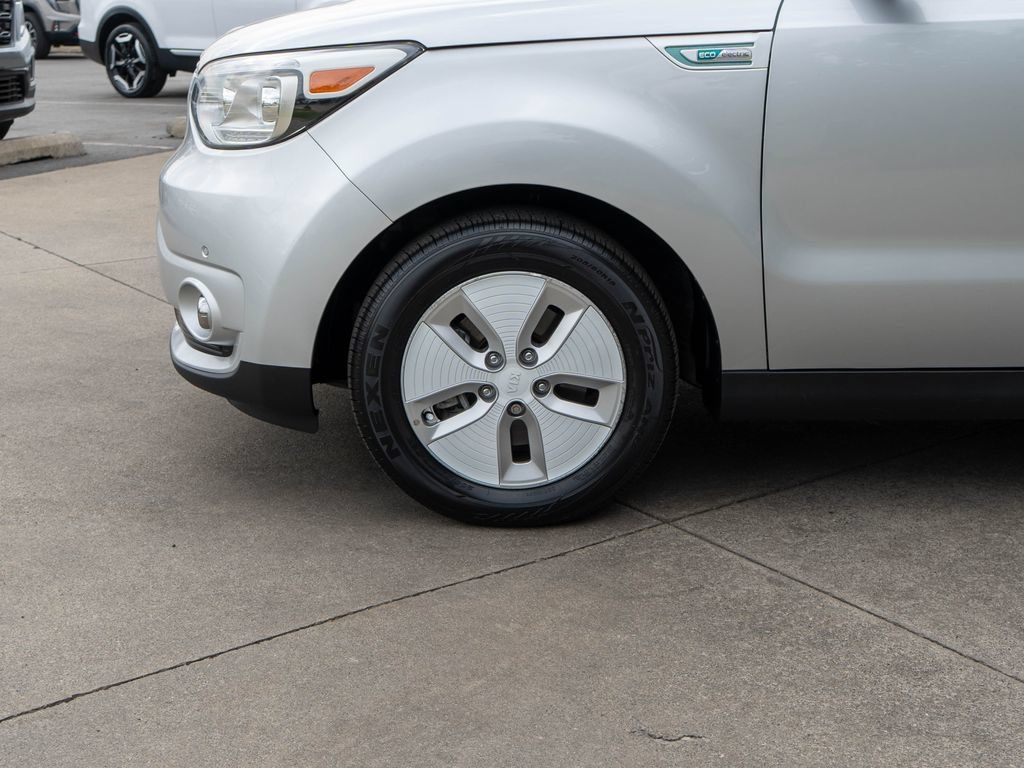 Used 2016 Kia Soul EV + FWD image 28