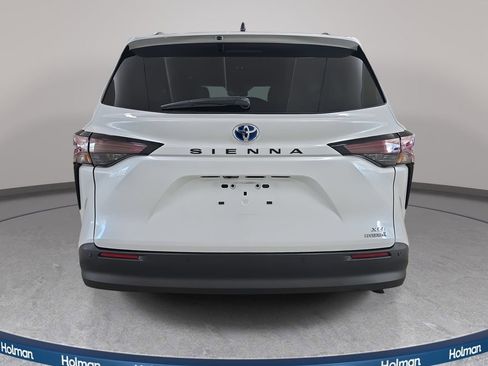 Used 2024 Toyota Sienna XLE image 8