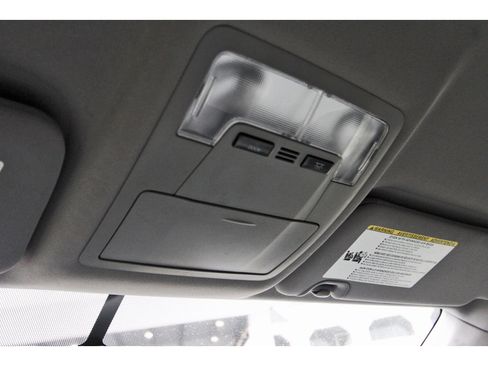 Used 2015 Toyota Highlander LE image 25