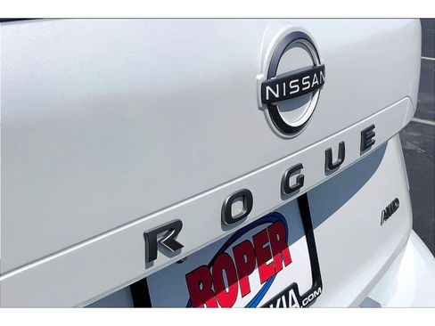 Used 2025 Nissan Rogue SV w/ SV Premium Package AWD/4WD image 31