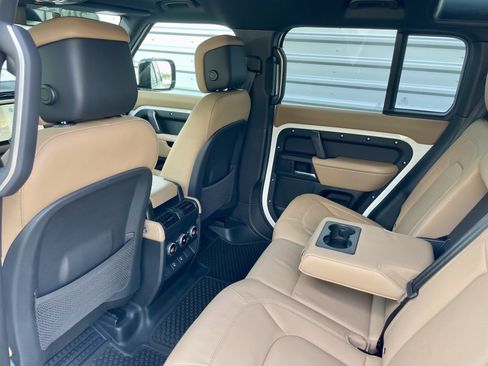 Certified 2025 Land Rover Defender 110 X-Dynamic SE AWD/4WD image 30