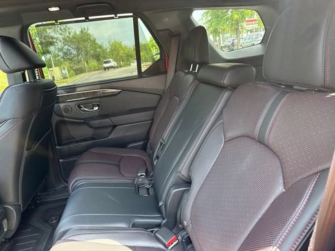 Used 2025 Honda Pilot Black Edition image 11