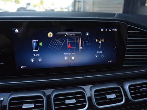 Used 2024 Mercedes-Benz GLS 450 4MATIC image 23