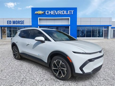 New 2026 Chevrolet Equinox EV LT image 4