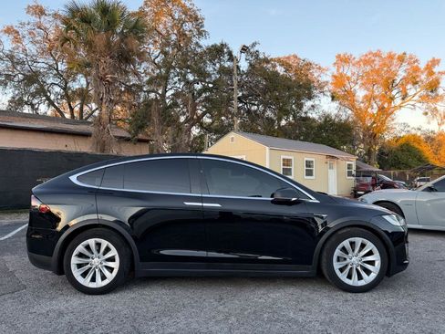 Used 2018 Tesla Model X 75D image 4